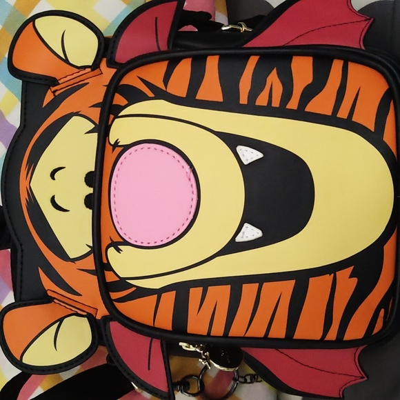 Loungefly Handbags - NWOT Loungefly Tigger Halloween Crossbody